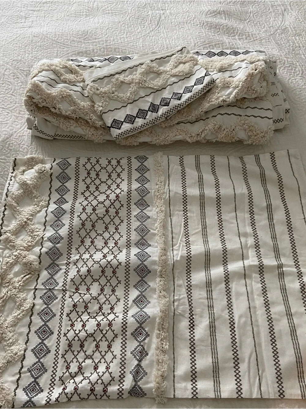 Ink+Ivy Ivory Textured Tufted Chenille Full/Queen Duvet Cover with Geometric